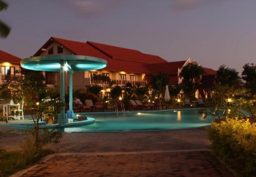 Daosavanh Resort & Spa Hotel Savannakhet Exterior photo